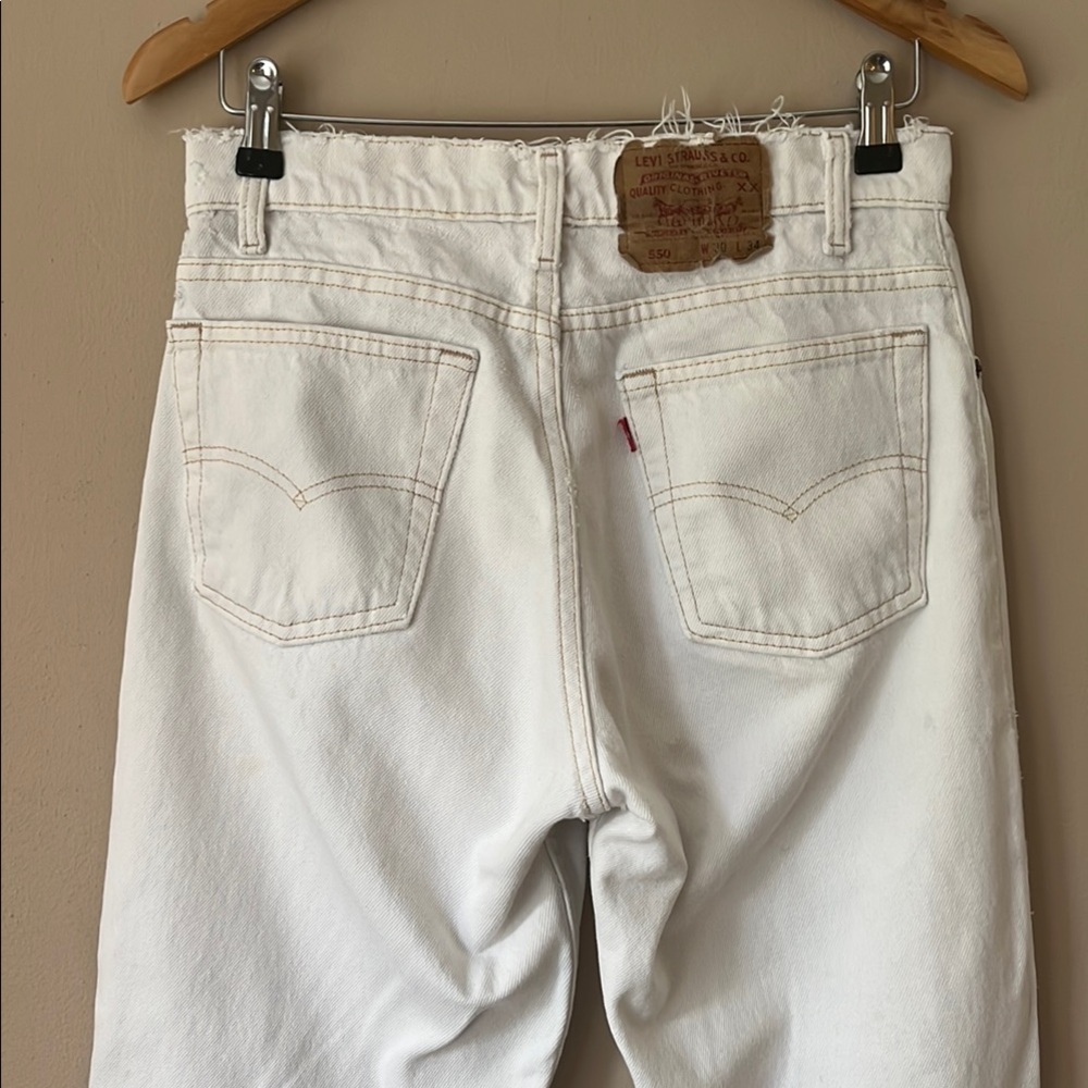 Levi's 550 Distressed Cropped White Jeans size 30/28 vintage retro